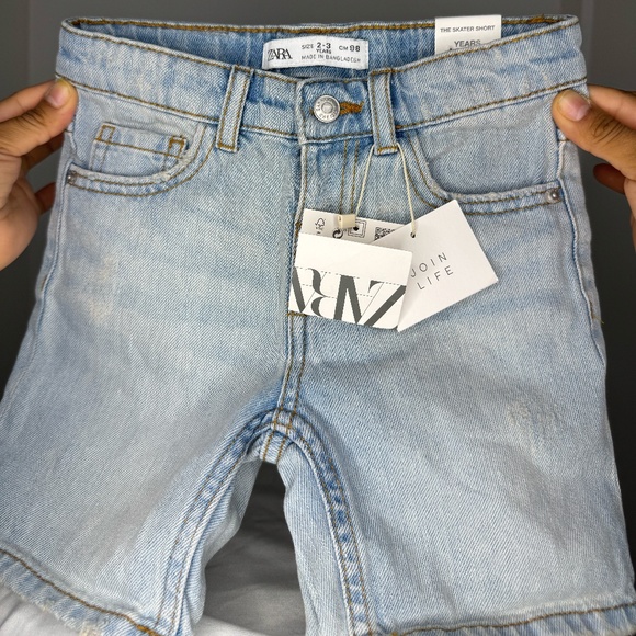 NWT Zara Kids "The Skater Short" Light Wash Denim - Size 2-3 - Picture 3 of 8
